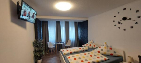 FeWo1&Frisch Renovierte Zweibettzimmer Wohnung